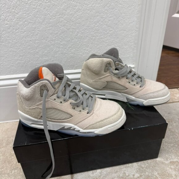 Kids Jordans - Picture 2 of 7